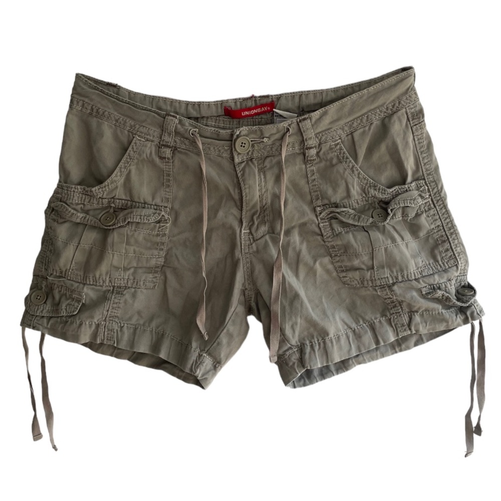 UNIONBAY Women’s Cargo Shorts Size 16